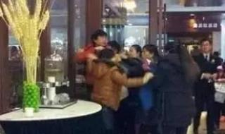 两人一上一下打扑克视频